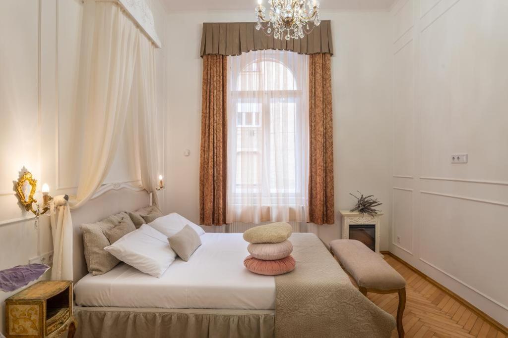 Regina Apartments On Kiraly Street Budapest Ngoại thất bức ảnh