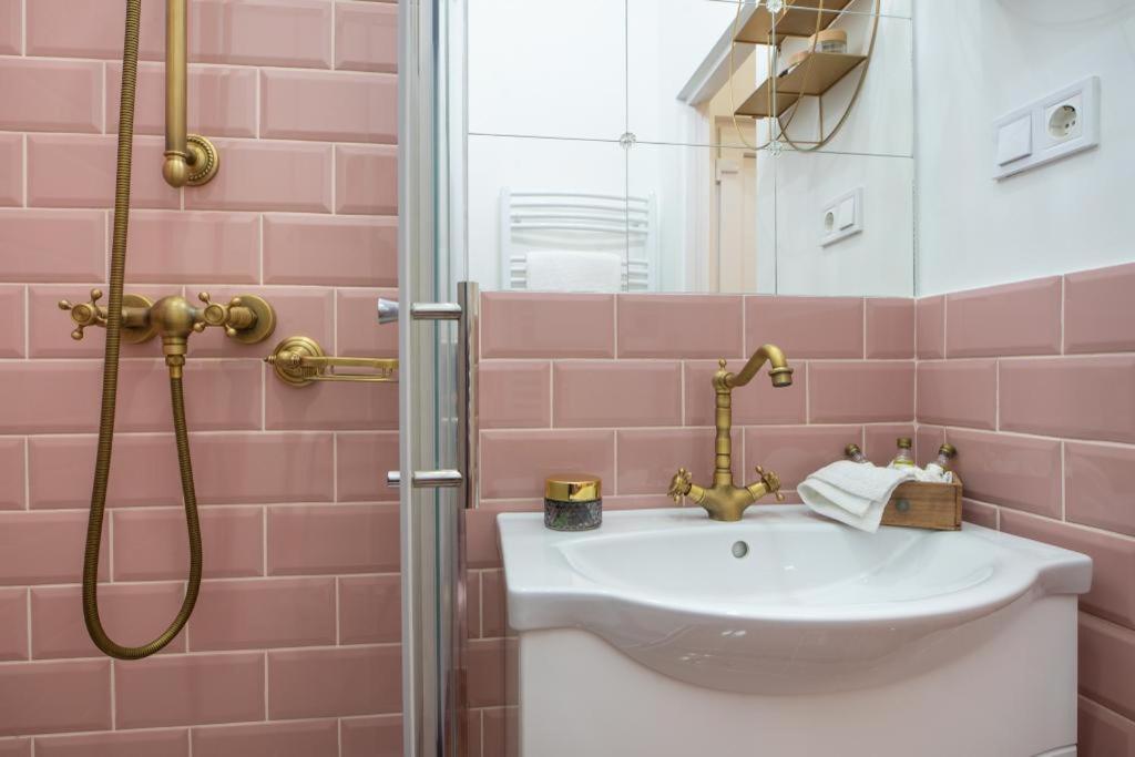 Regina Apartments On Kiraly Street Budapest Ngoại thất bức ảnh