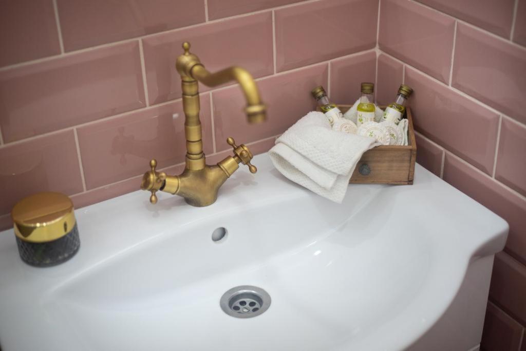 Regina Apartments On Kiraly Street Budapest Ngoại thất bức ảnh